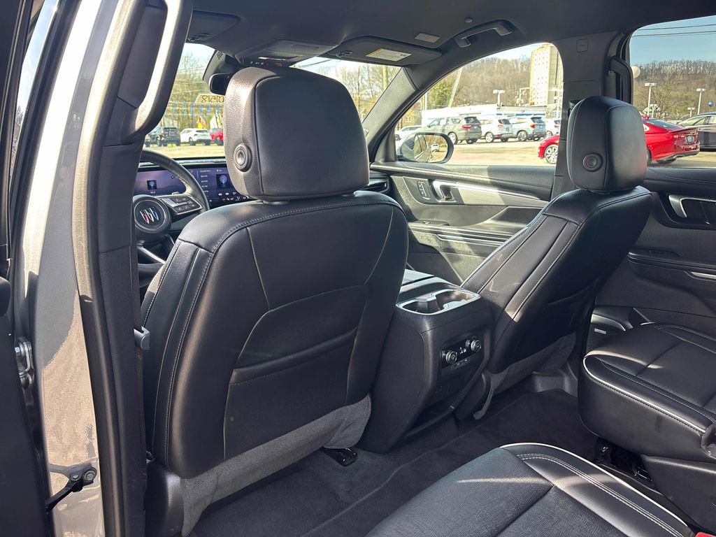 Used 2025 Buick Enclave Preferred image 23