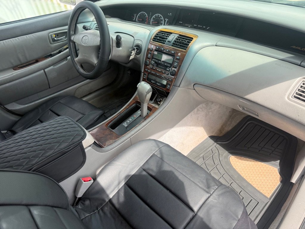 Used 2001 Toyota Avalon XLS image 11