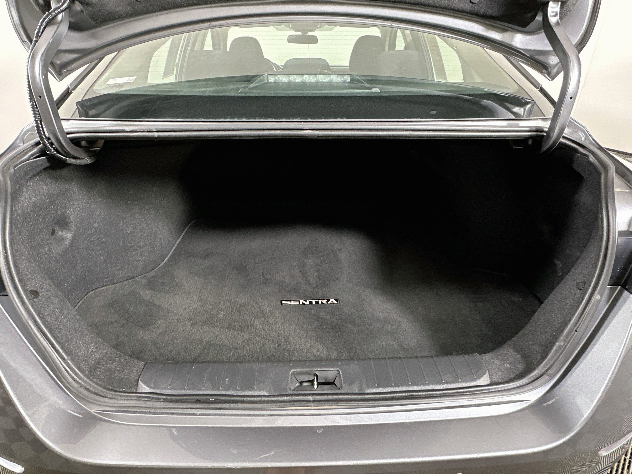 Used 2025 Nissan Sentra SR FWD image 28
