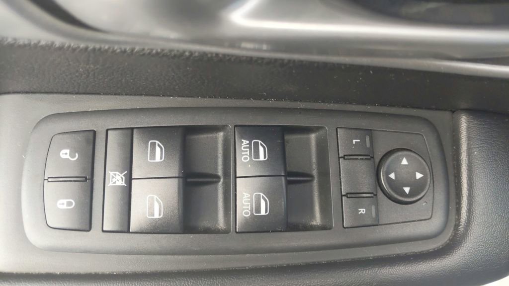 Used 2018 Chrysler Pacifica Touring Plus w/ S Appearance Package image 16