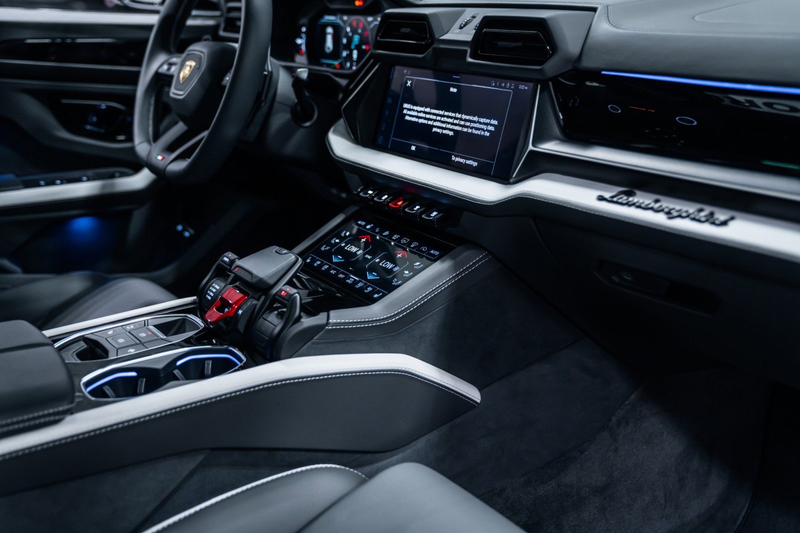 Used 2025 Lamborghini Urus SE image 17