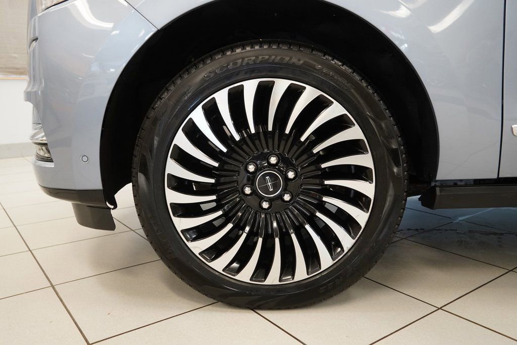 Used 2021 Lincoln Navigator L Black Label w/ Cargo Convenience Package image 17