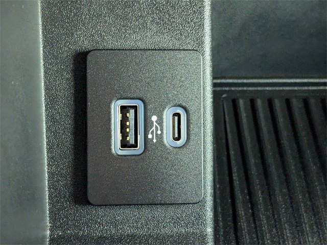 Used 2022 Ford F250 Lariat w/ Tremor Off-Road Package image 21
