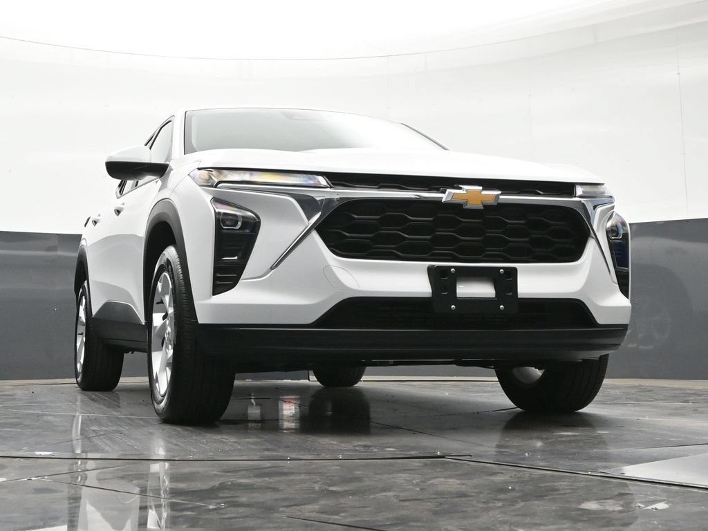 Certified 2025 Chevrolet Trax LS w/ LS Convenience Package FWD image 30
