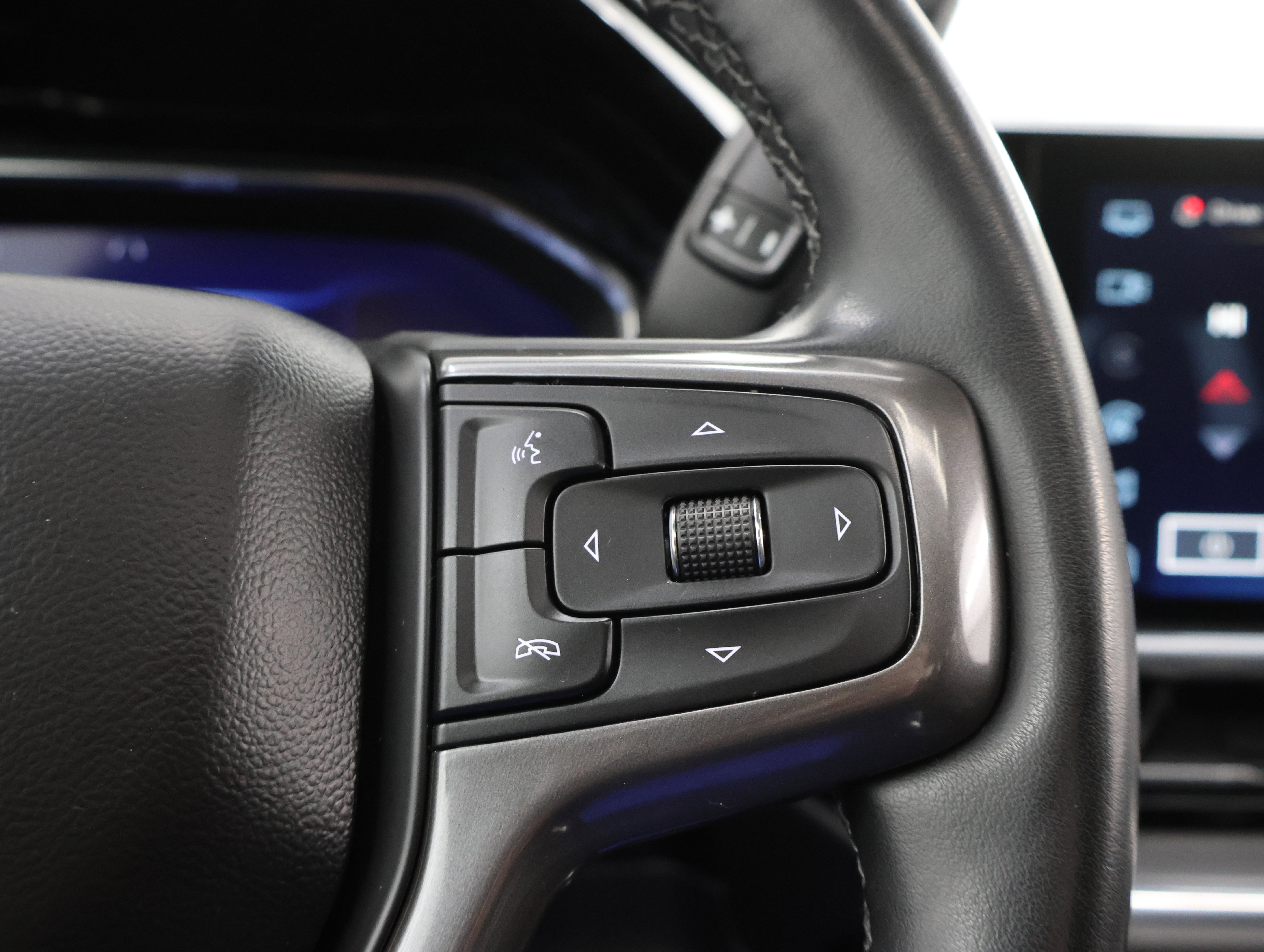 Used 2024 Chevrolet Silverado 3500 High Country w/ High Country Premium Package AWD/4WD image 15