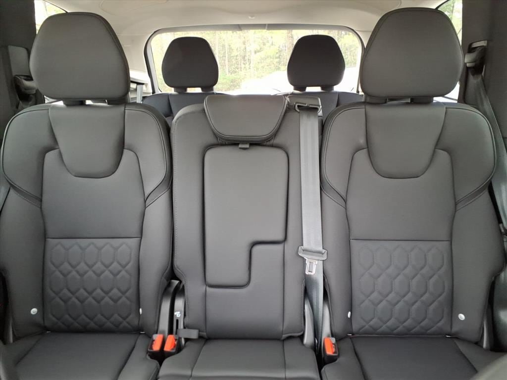 New 2026 Volvo XC90 B6 Plus w/ Protection Package Premier AWD/4WD image 16
