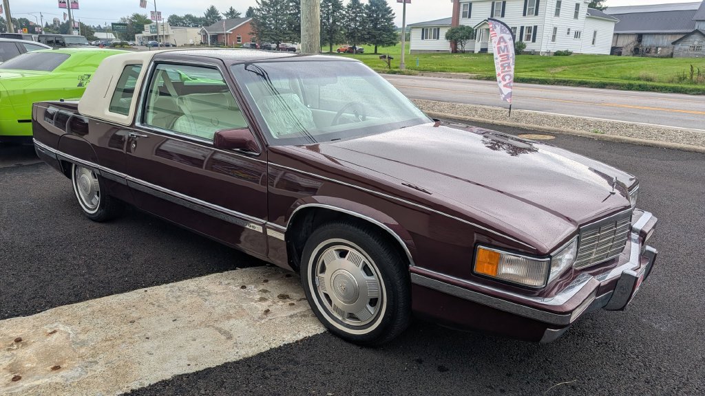 Used 1992 Cadillac Fleetwood Coupe FWD image 3