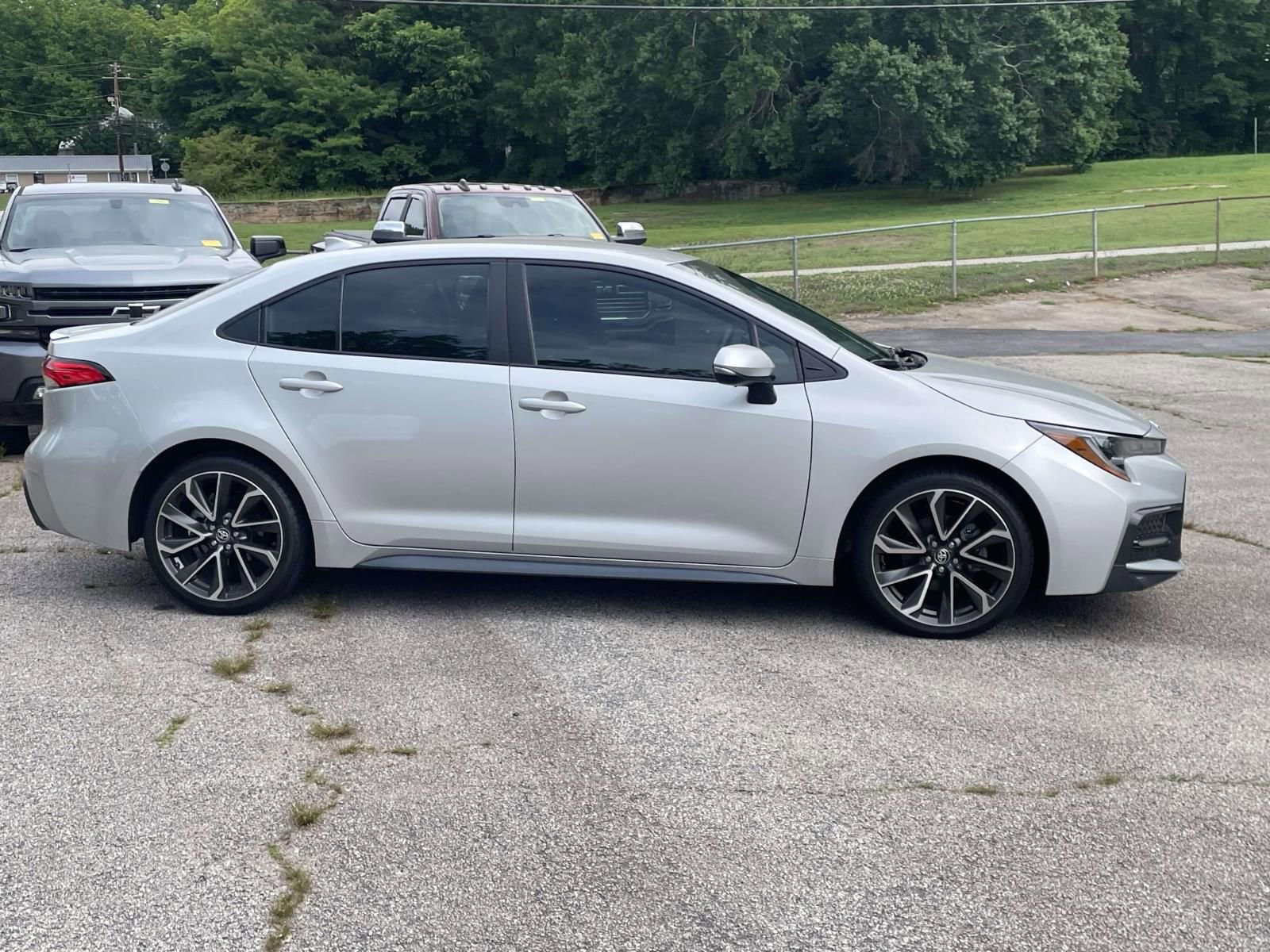 Used 2022 Toyota Corolla SE FWD image 2