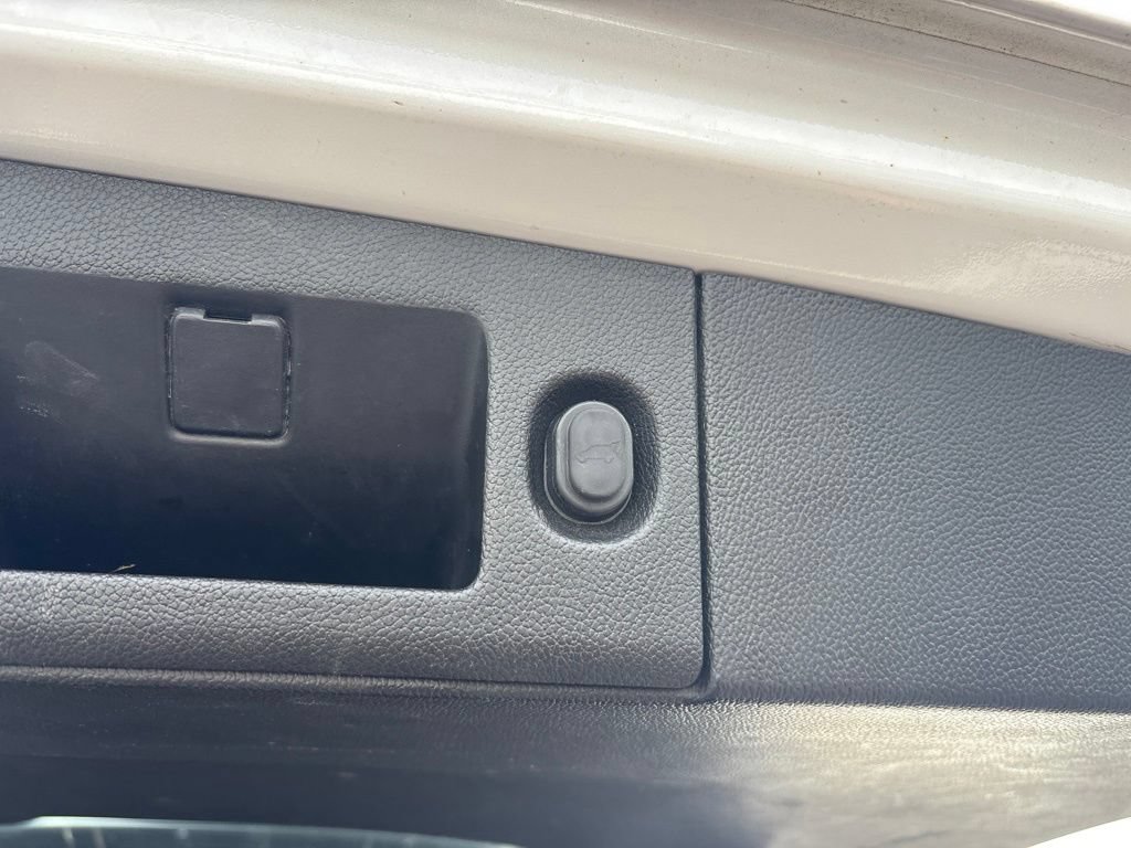 Used 2018 Chevrolet Suburban LT AWD/4WD image 12