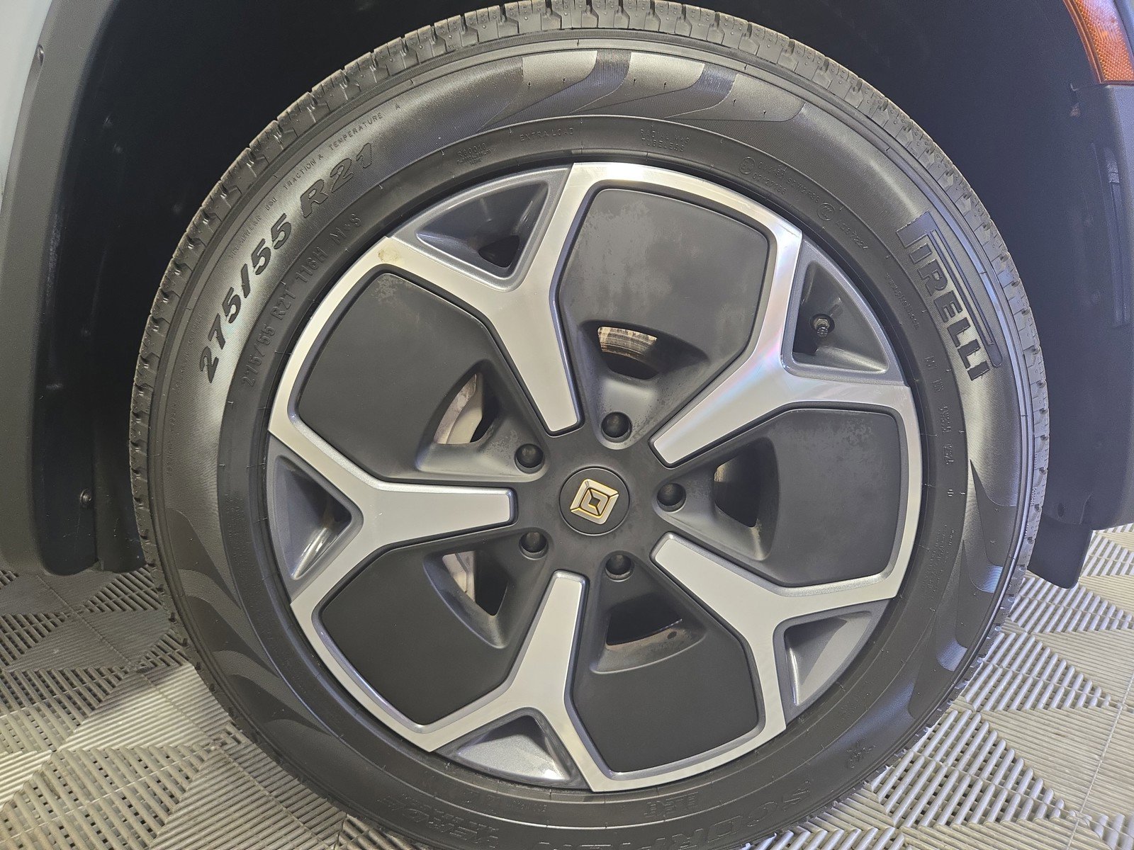 Used 2024 Rivian R1S Adventure image 11