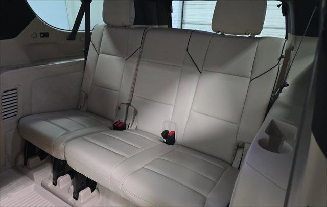 Used 2023 Cadillac Escalade ESV Premium Luxury w/ Performance Package AWD/4WD image 18
