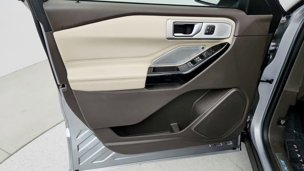 Used 2021 Ford Explorer Platinum w/ Equipment Group 601A image 11