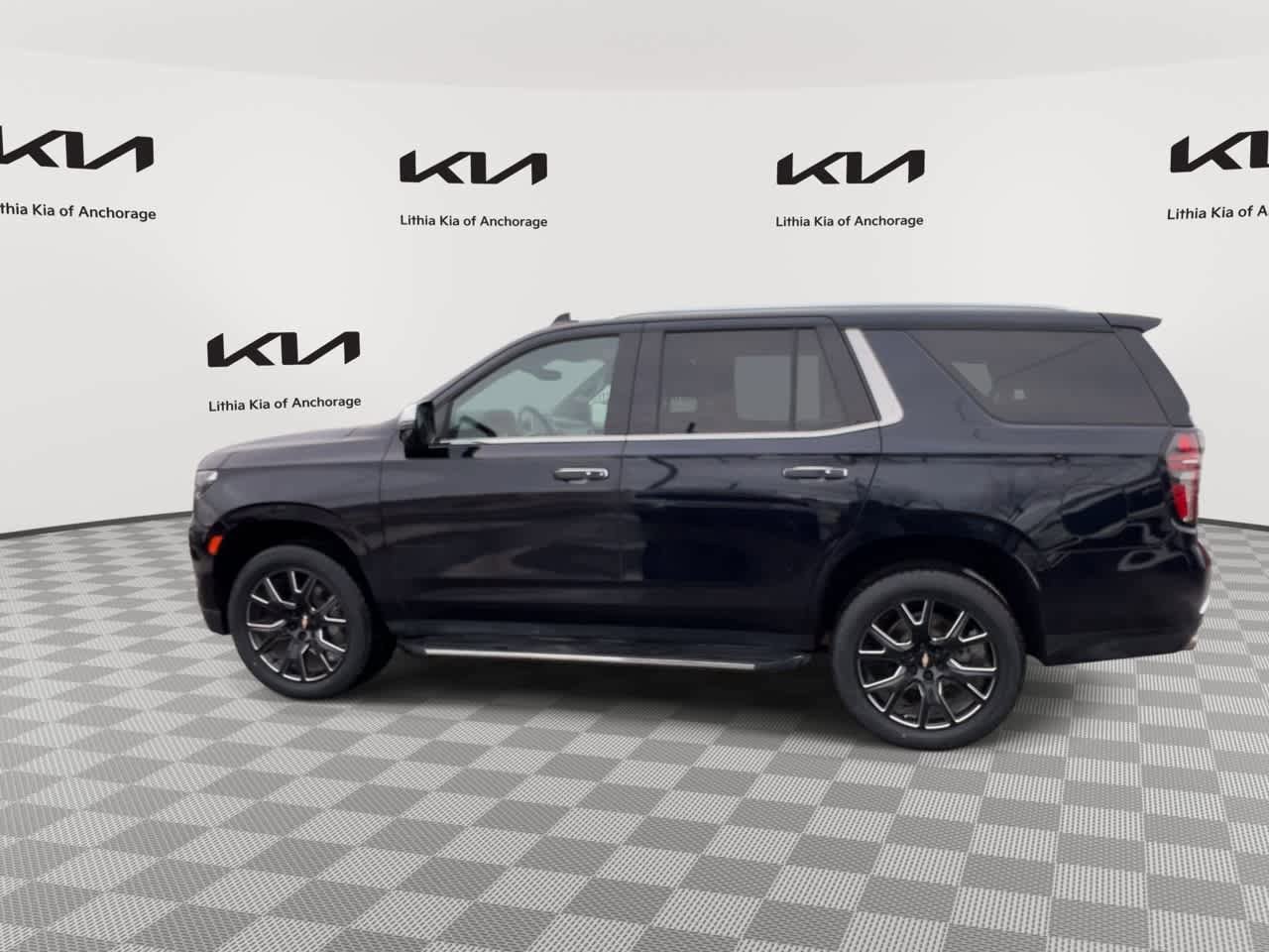 Used 2021 Chevrolet Tahoe Premier w/ Premium Package image 6