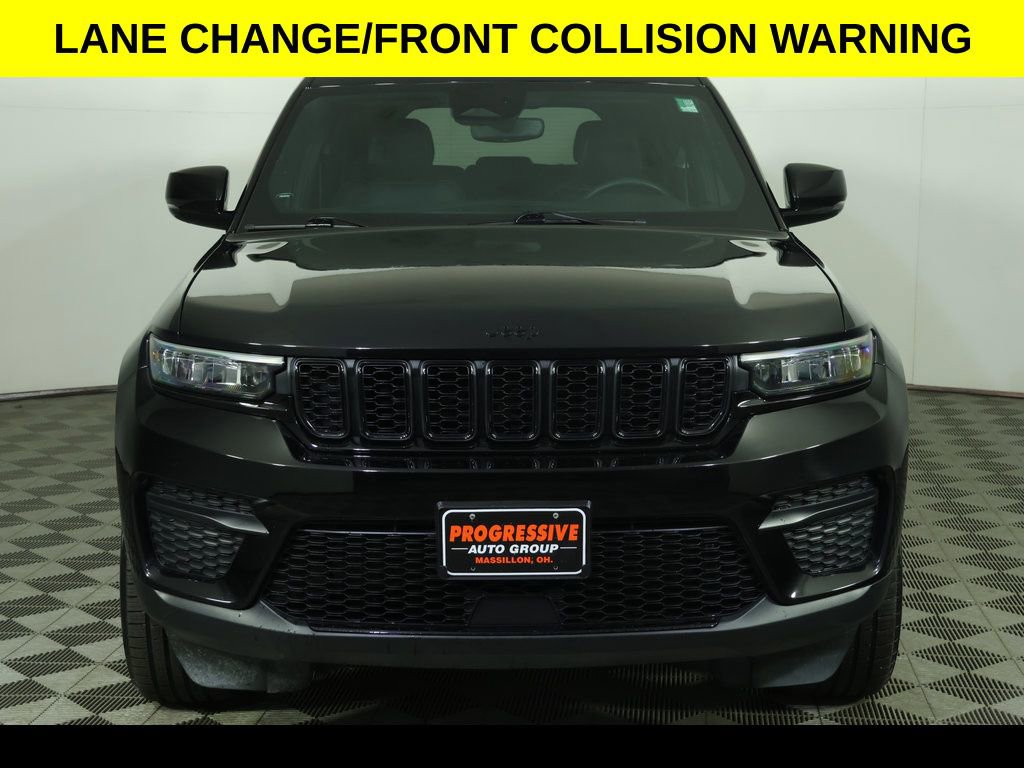 Used 2023 Jeep Grand Cherokee Altitude image 12