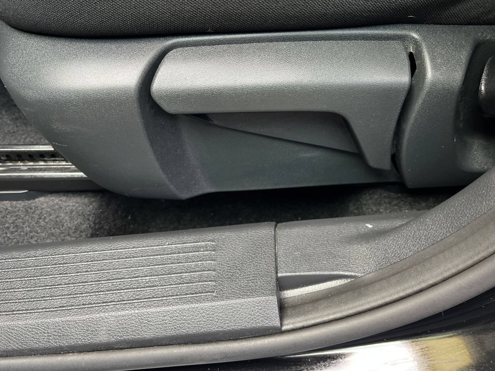Used 2023 Nissan Rogue S FWD image 21