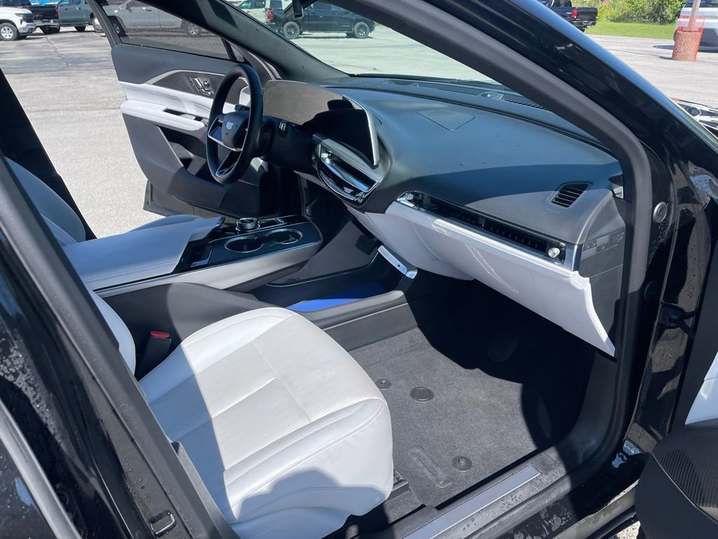 Used 2024 Cadillac Lyriq Sport AWD/4WD image 19