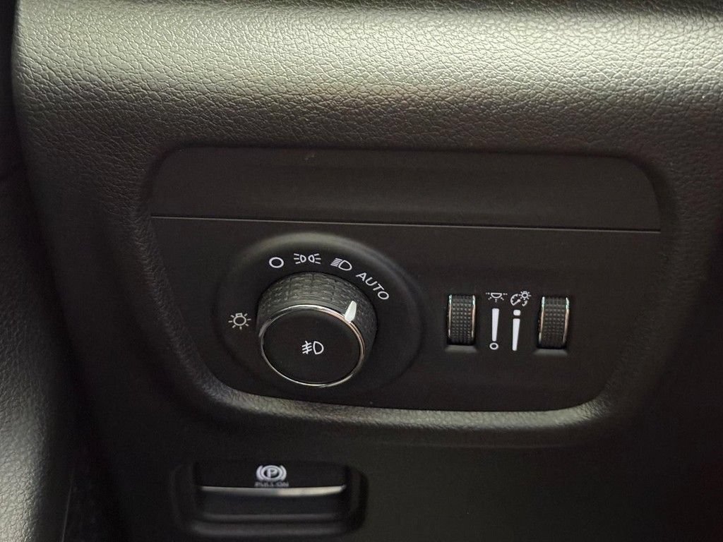 Used 2023 Jeep Grand Cherokee L Limited w/ Luxury Tech Group II AWD/4WD image 31