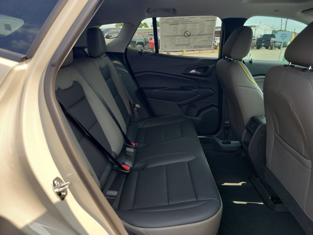 New 2026 Chevrolet Trax ACTIV w/ Sunroof Package FWD image 27