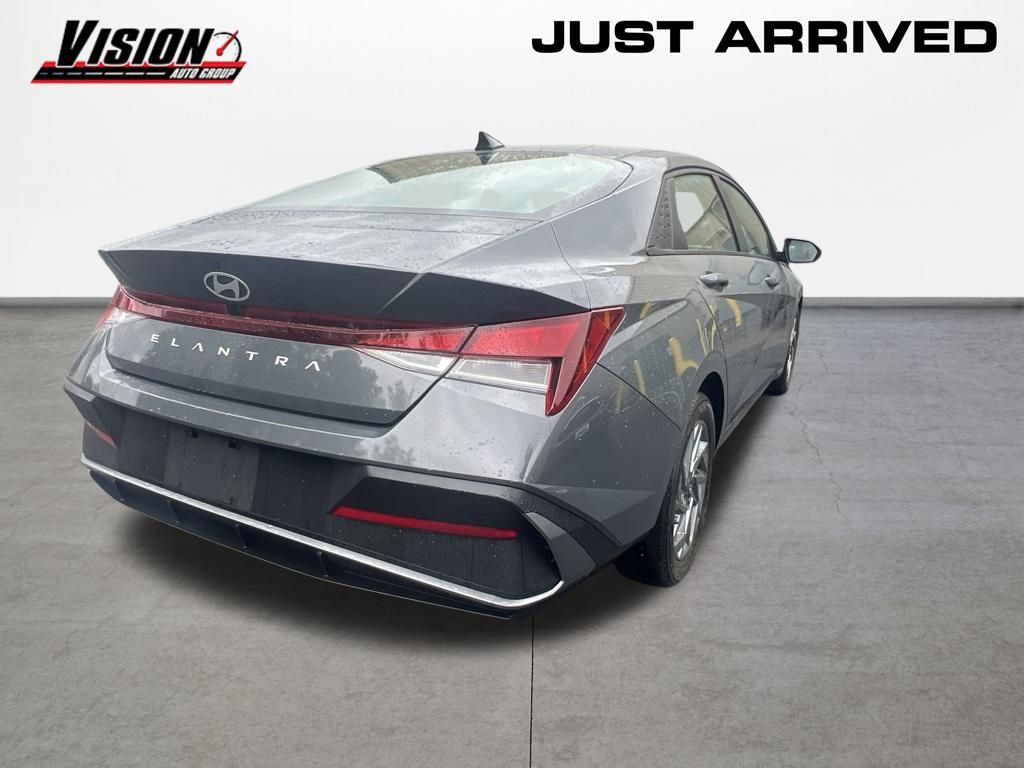 Used 2024 Hyundai Elantra SEL FWD image 5