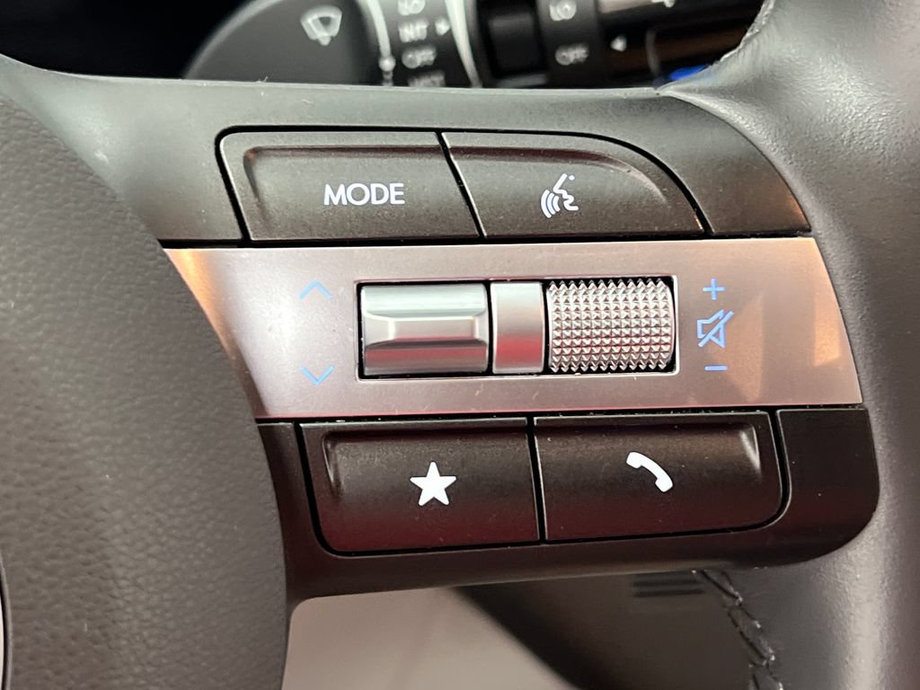 Used 2025 Hyundai Kona SEL FWD image 46