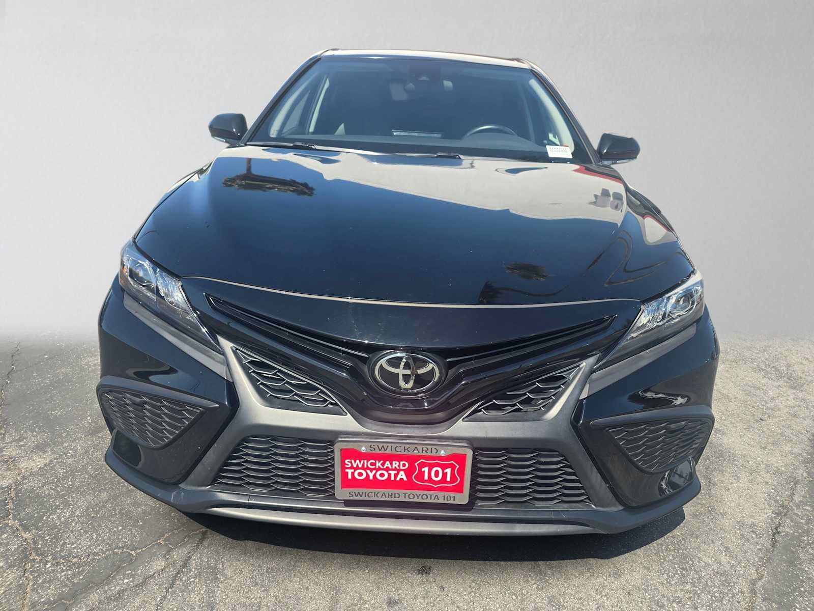 Used 2023 Toyota Camry SE FWD image 8
