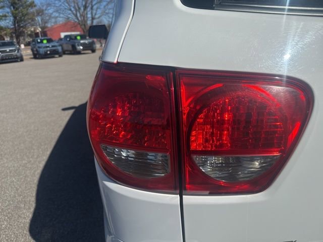 Used 2016 Toyota Sequoia Limited w/ Safety & Convenience Package image 10