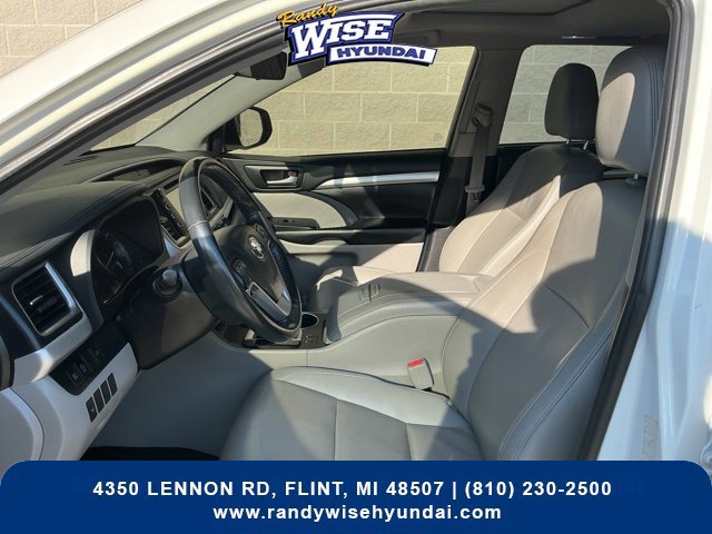Used 2019 Toyota Highlander XLE FWD image 15