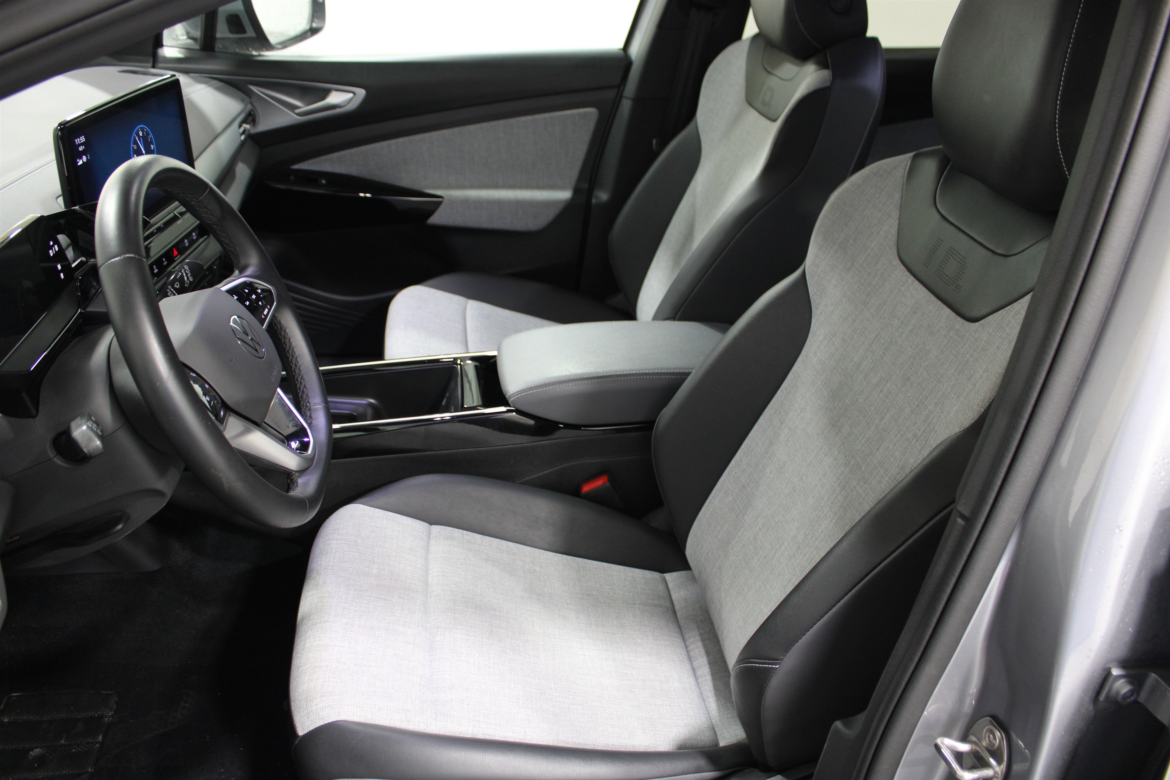 Used 2023 Volkswagen ID.4 Pro RWD image 3