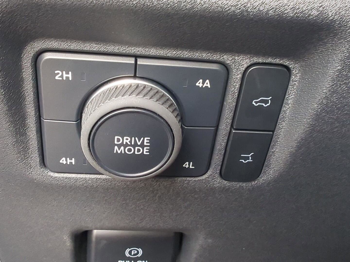 Used 2025 Ford Expedition Platinum image 16