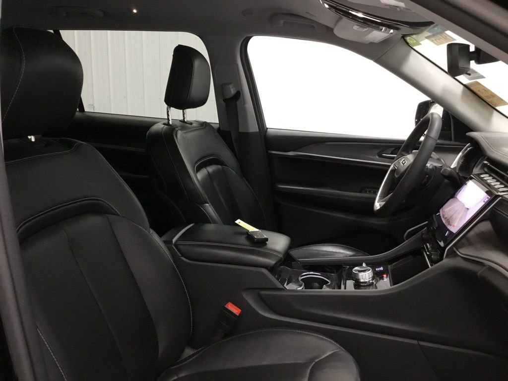 Used 2023 Jeep Grand Cherokee L Limited AWD/4WD image 44
