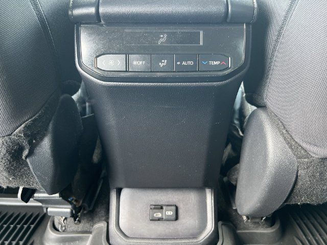 Used 2024 Toyota Highlander LE AWD/4WD image 38