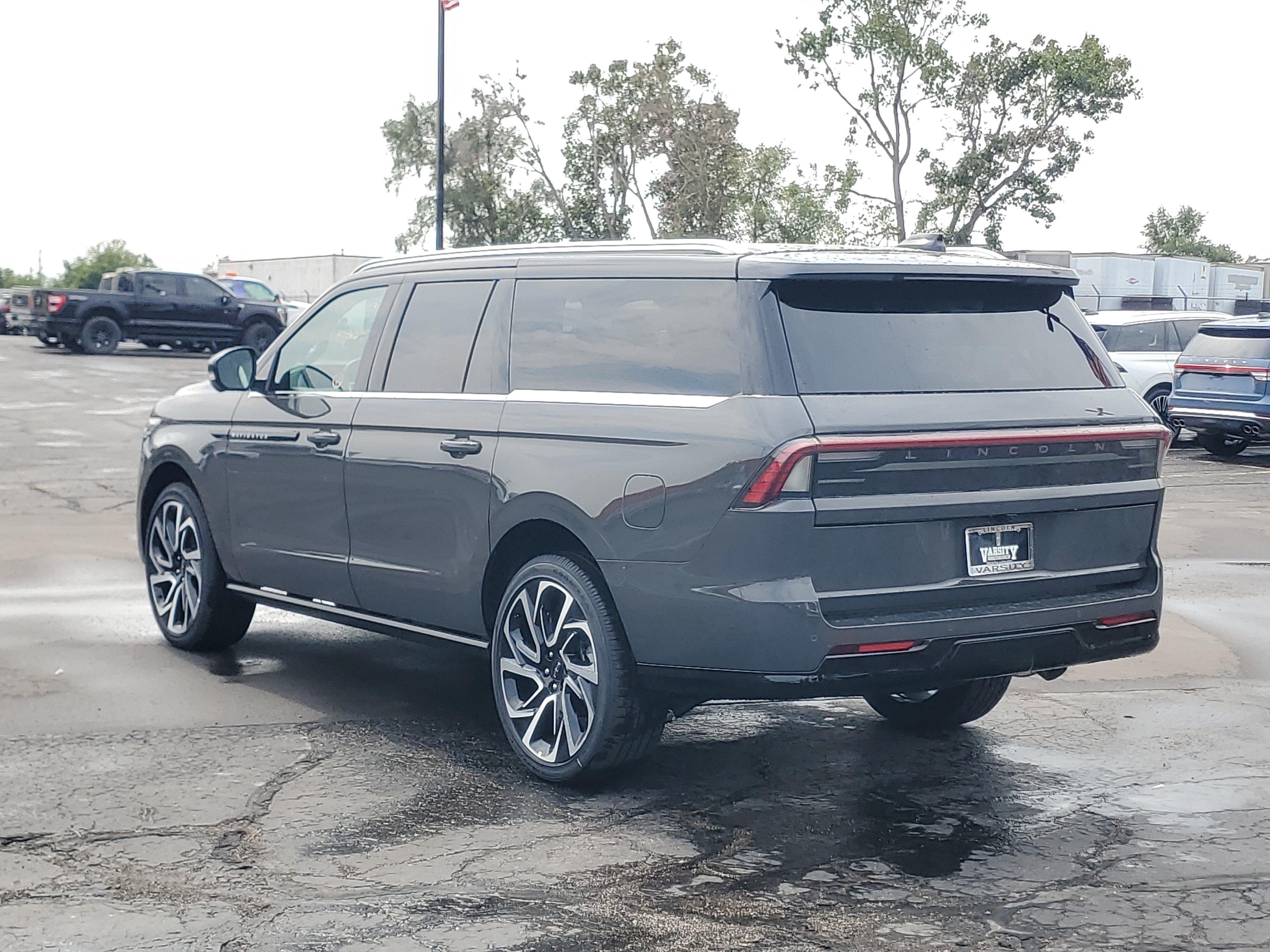 New 2027 Lincoln Navigator L Black Label AWD/4WD image 3