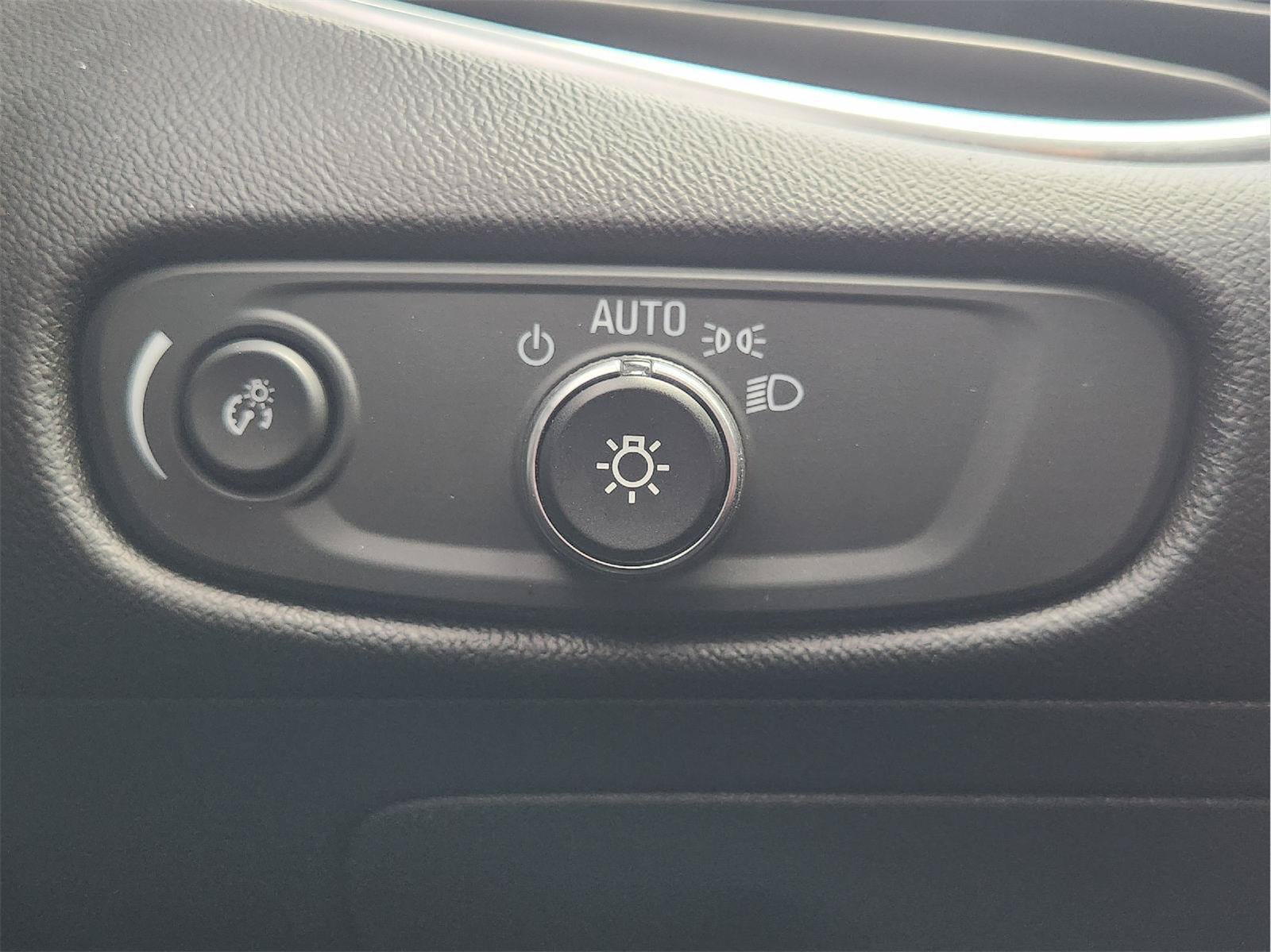 Used 2020 Chevrolet Malibu LT FWD image 22
