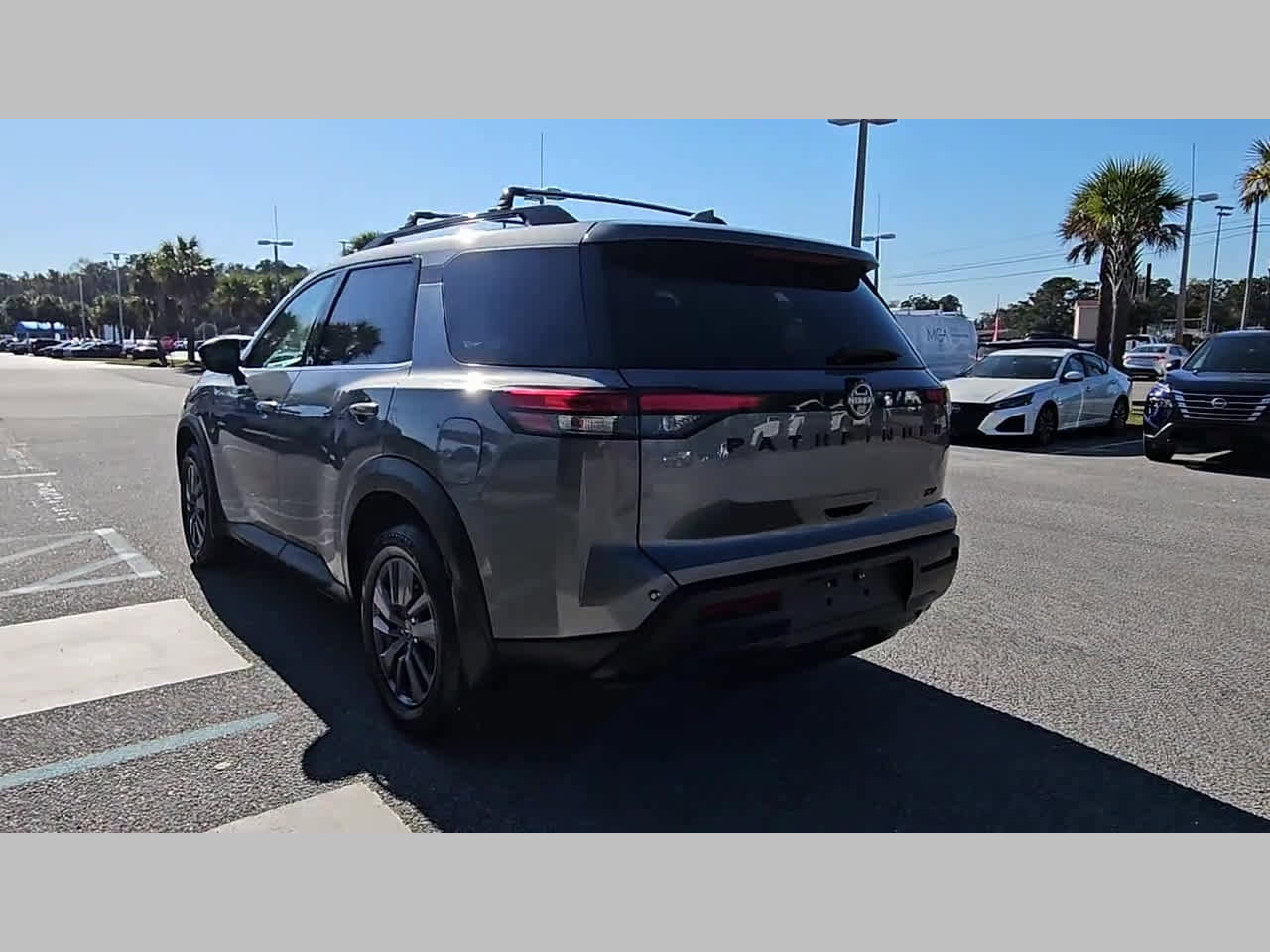 Used 2022 Nissan Pathfinder SV w/ SV Black Package image 28