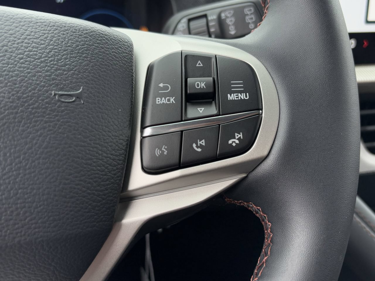 New 2026 Ford Explorer Active RWD image 14