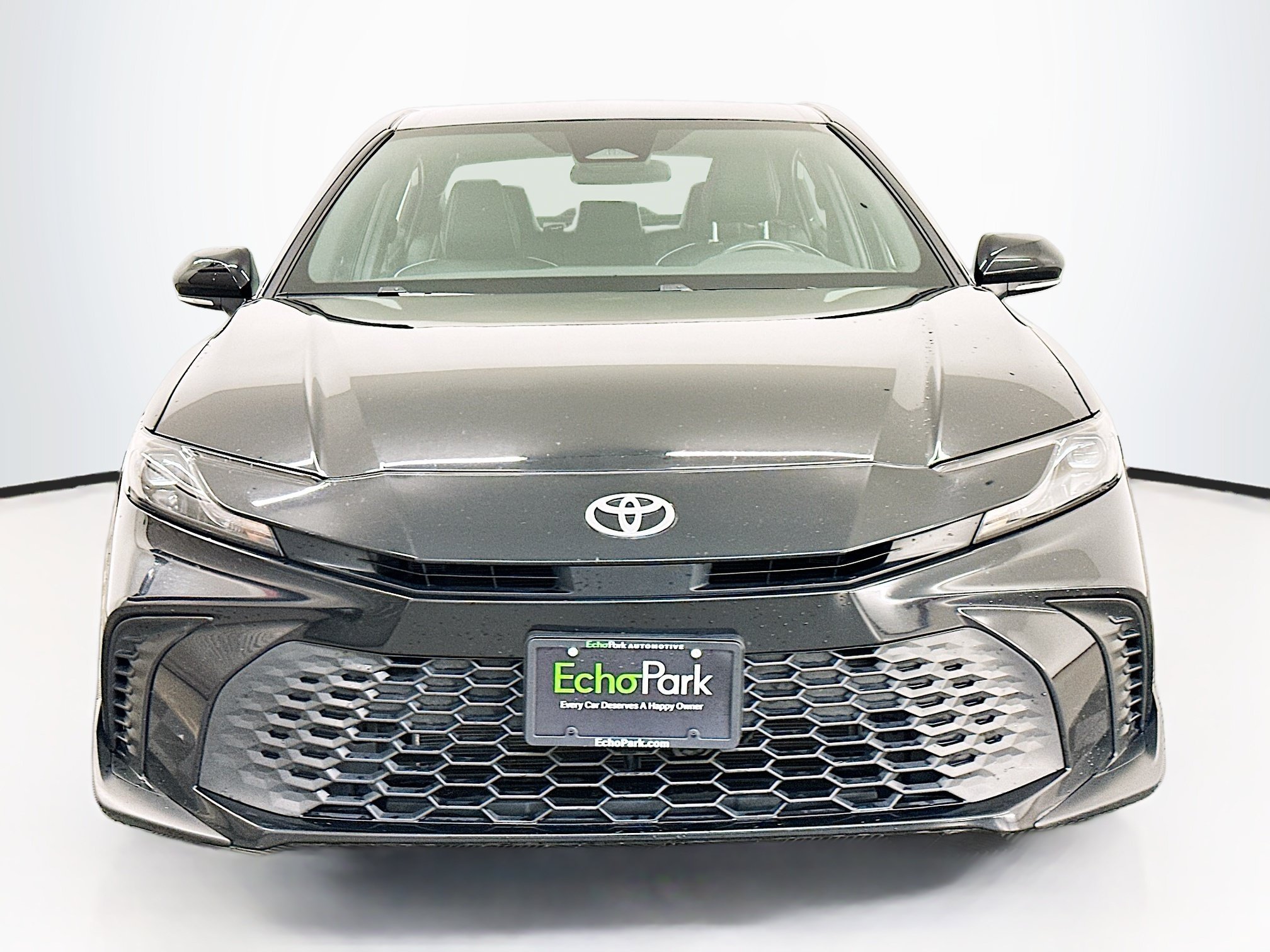 Used 2025 Toyota Camry SE FWD image 2