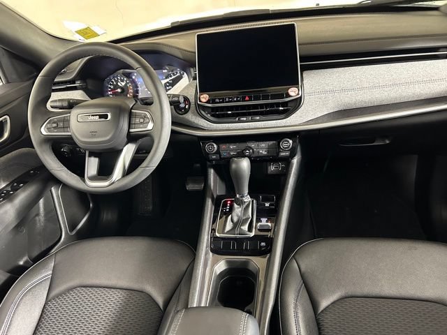 Used 2024 Jeep Compass Latitude AWD/4WD image 11