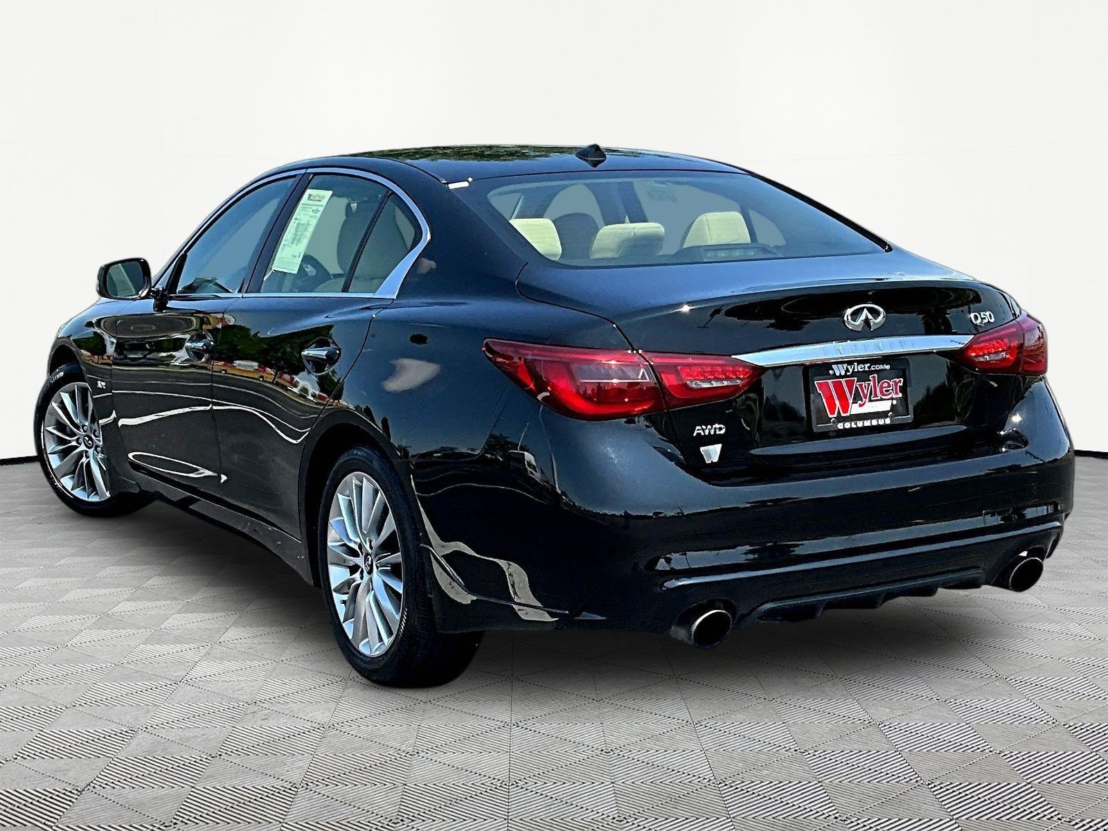 Used 2019 INFINITI Q50 Luxe w/ Essential Package (3.0T Luxe) AWD/4WD image 4