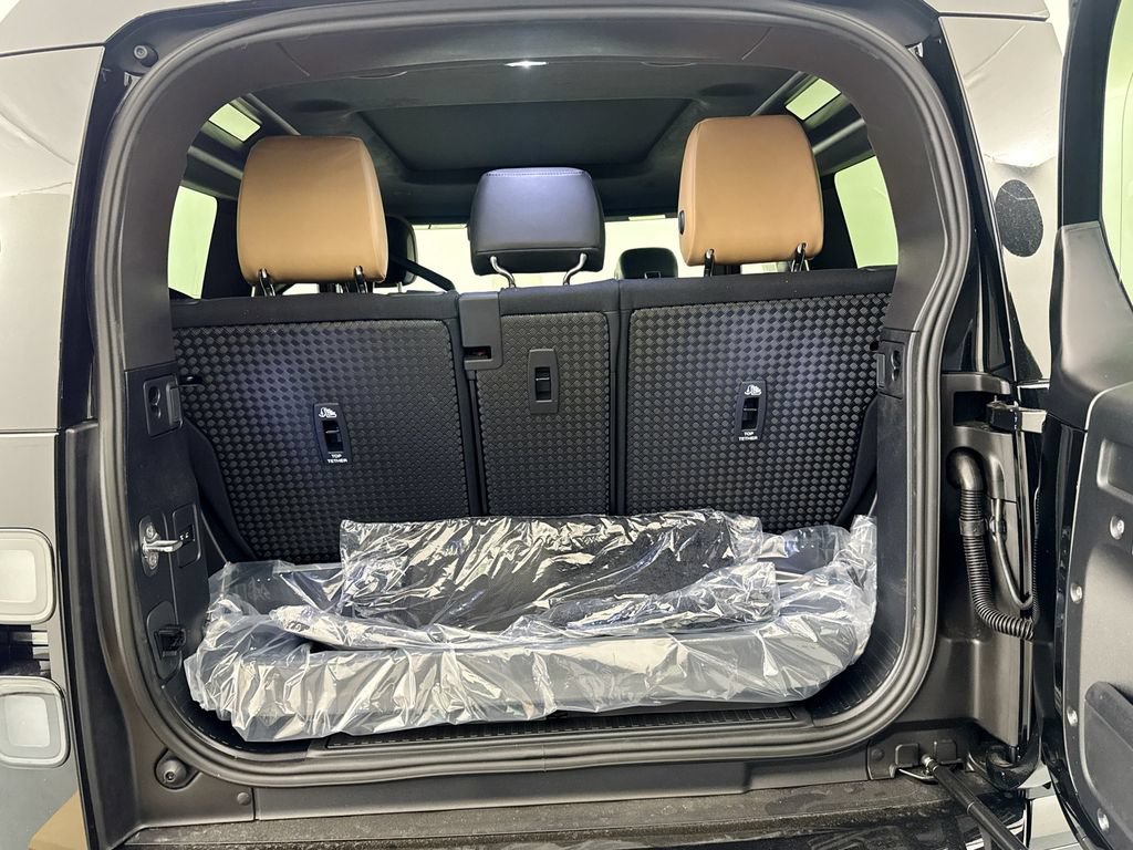 New 2026 Land Rover Defender 90 V8 AWD/4WD image 27