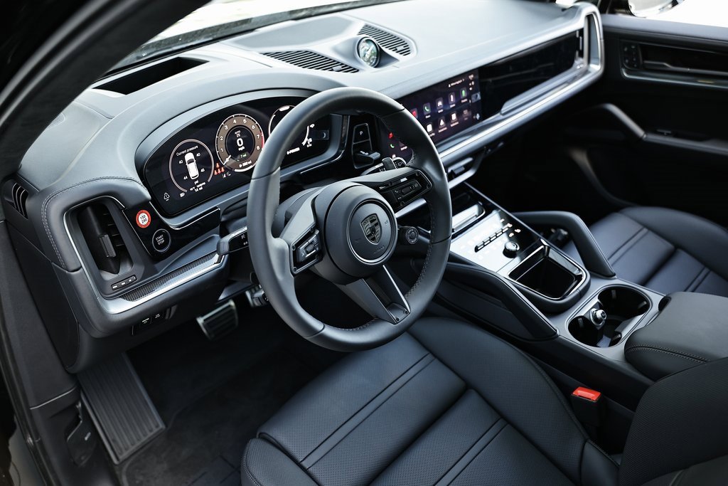 New 2026 Porsche Cayenne Turbo image 4