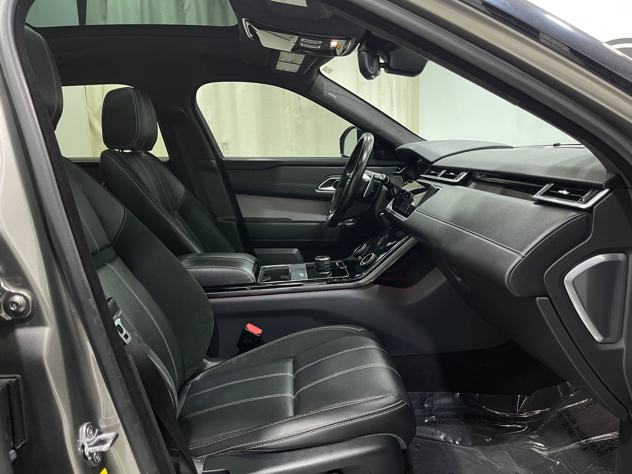 Used 2020 Land Rover Range Rover Velar R-Dynamic S image 32