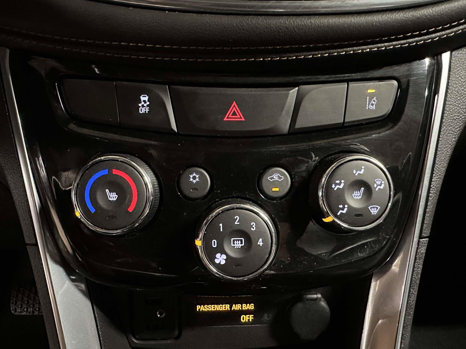 Used 2020 Chevrolet Trax Premier AWD/4WD image 27