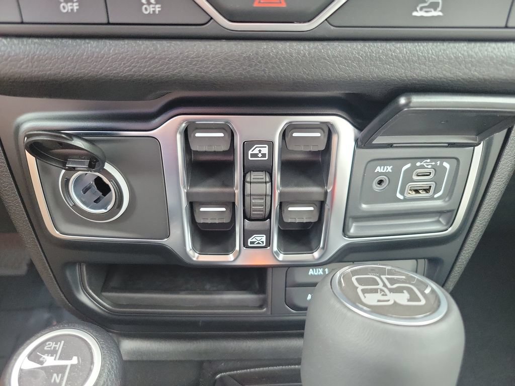 New 2026 Jeep Gladiator Sport AWD/4WD image 19