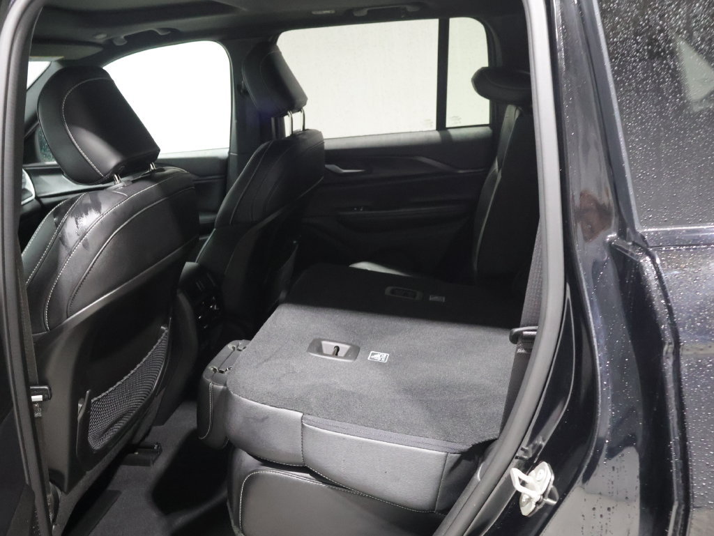 Used 2023 Jeep Grand Cherokee Altitude AWD/4WD image 19