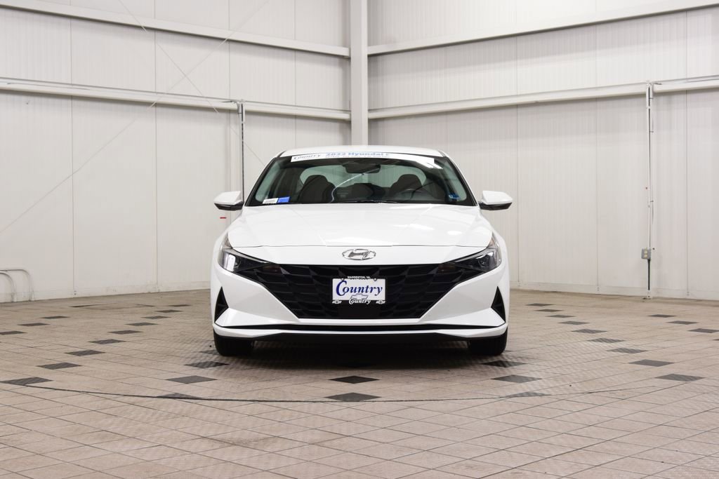Used 2022 Hyundai Elantra SEL w/ Convenience Package FWD image 2