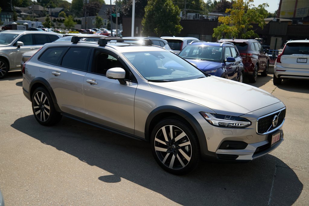 New 2026 Volvo V90 B6 Cross Country Ultra w/ Climate Package image 4