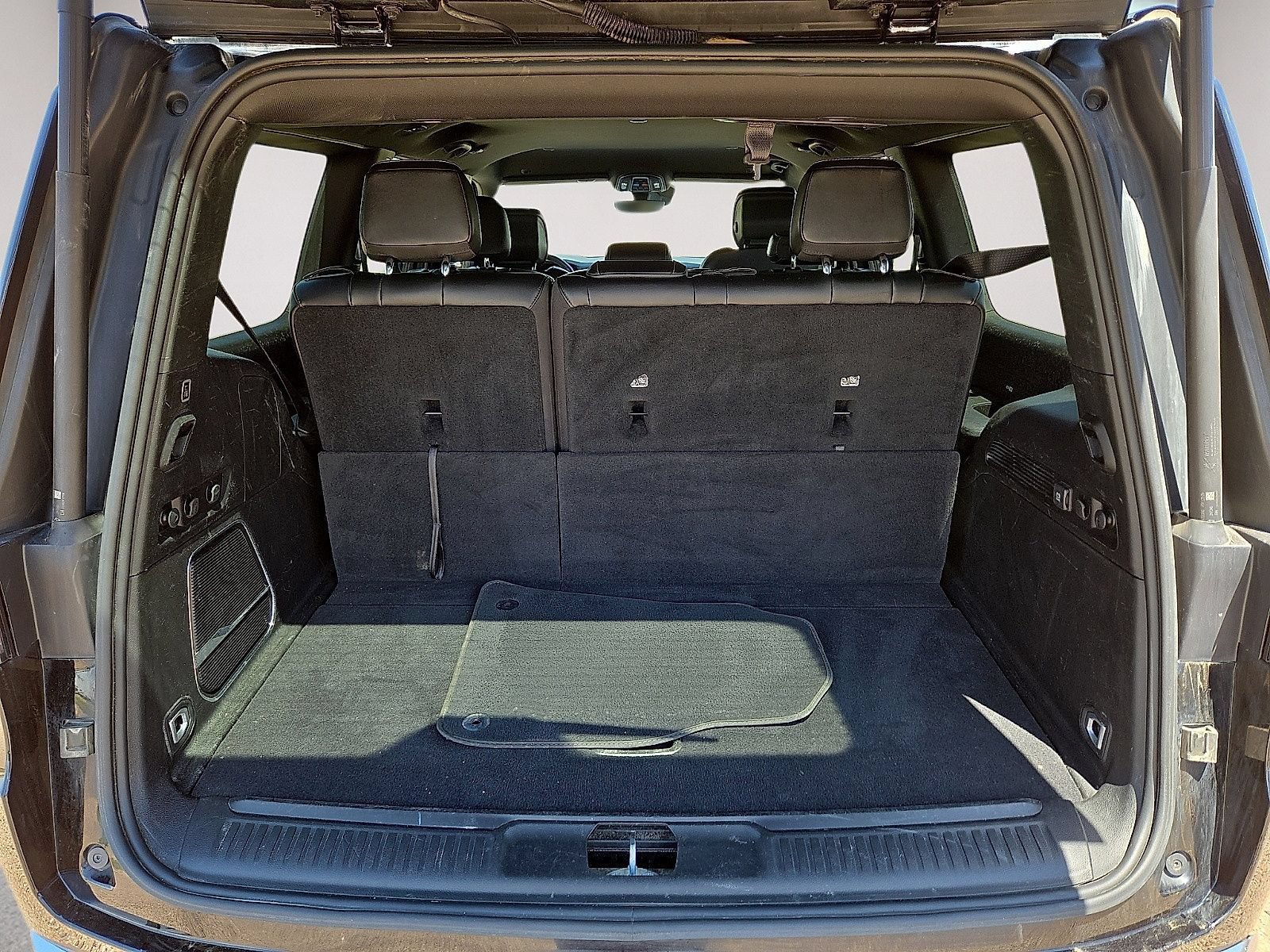 Used 2024 Jeep Wagoneer Series II w/ Flexible Seating Group AWD/4WD image 12