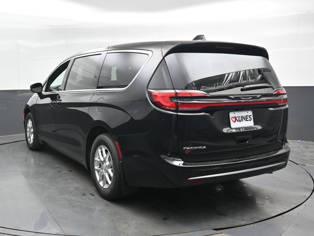 New 2027 Chrysler Pacifica Select FWD image 8
