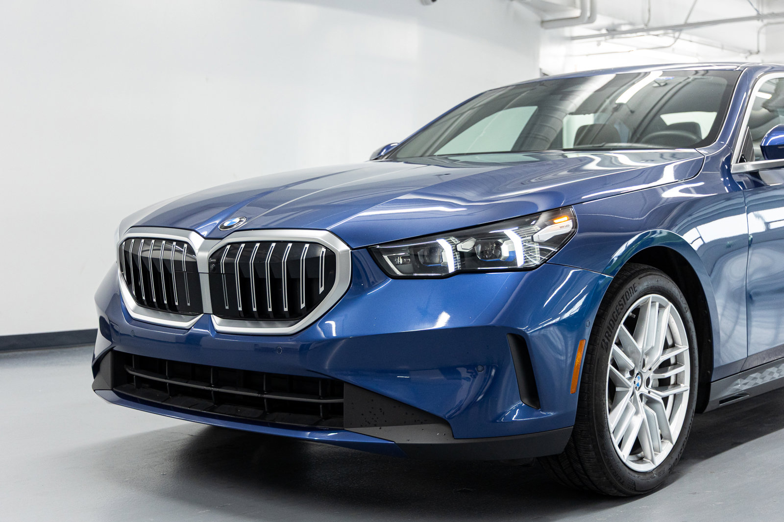 Used 2024 BMW 530i xDrive AWD/4WD image 11