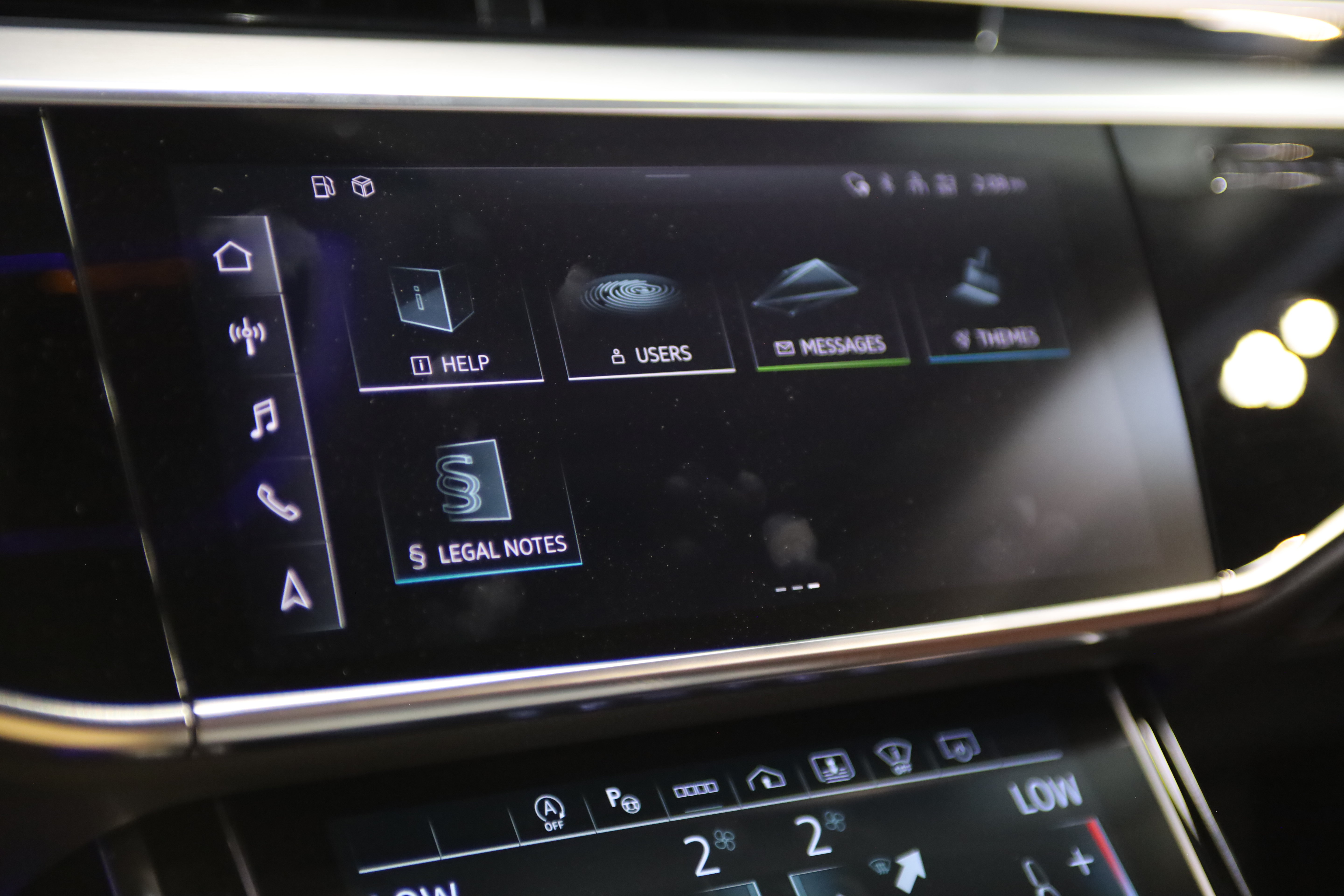 Used 2023 Audi S8 AWD/4WD image 25